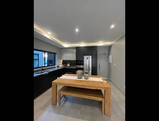 2 BEDROOM APARTMENT FOR SALE IN MENLO PARK